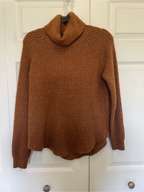 Kühl Chunky Cowl-Neck Sweater in Rust- Small